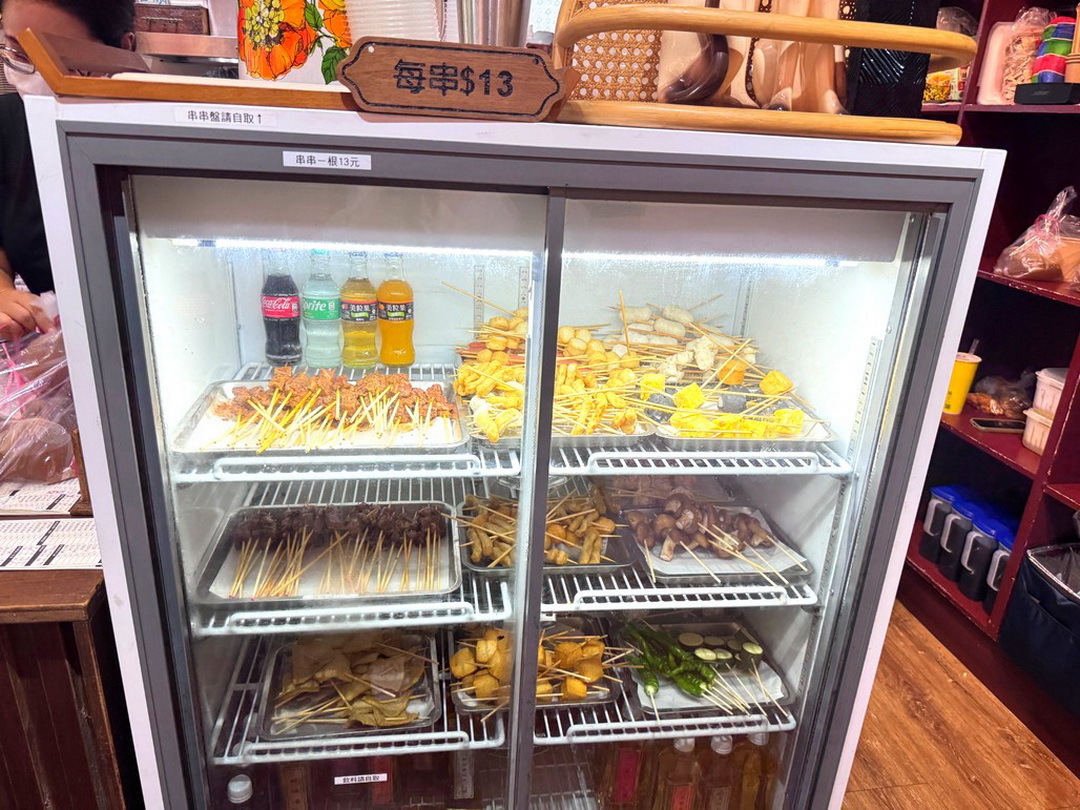 【老棠酸辣粉】台中酸辣粉推薦,麻辣燙串串只要13元!必吃牛肉酸辣粉、口水雞、蒜泥白肉超夠味 @猴屁的異想世界 【老棠酸辣粉】台中酸辣粉推薦,麻辣燙串串只要13元!必吃牛肉酸辣粉、口水雞、蒜泥白肉超夠味 @猴屁的異想世界
