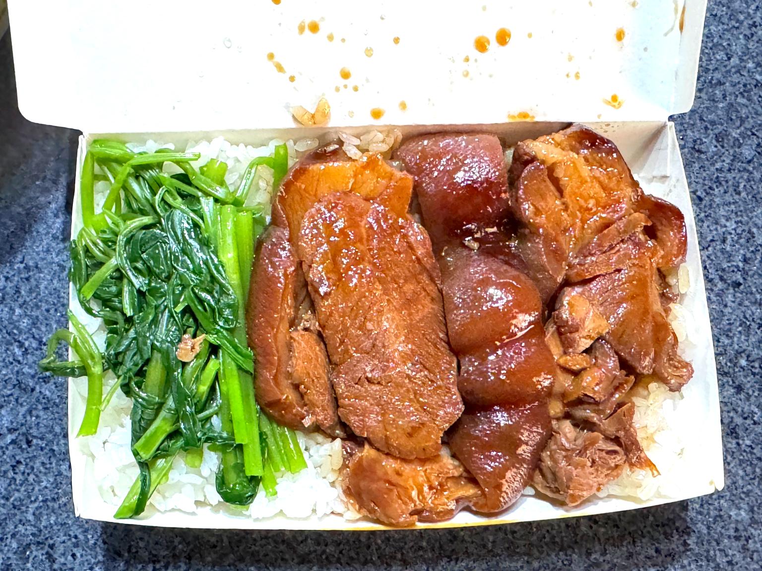 【玉蝶小吃】台中宵夜推薦!腿庫飯超入味、皮蛋豆腐清爽開胃(附菜單) @猴屁的異想世界 【玉蝶小吃】台中宵夜推薦!腿庫飯超入味、皮蛋豆腐清爽開胃(附菜單) @猴屁的異想世界