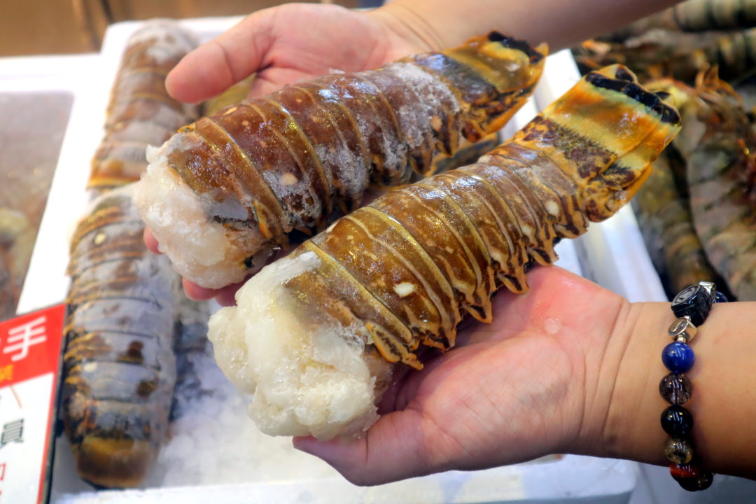 阿布潘水產|台中超狂海鮮市集,現撈龍蝦、生蠔、帝王蟹,中秋烤肉一站買齊! @猴屁的異想世界 阿布潘水產|台中超狂海鮮市集,現撈龍蝦、生蠔、帝王蟹,中秋烤肉一站買齊! @猴屁的異想世界