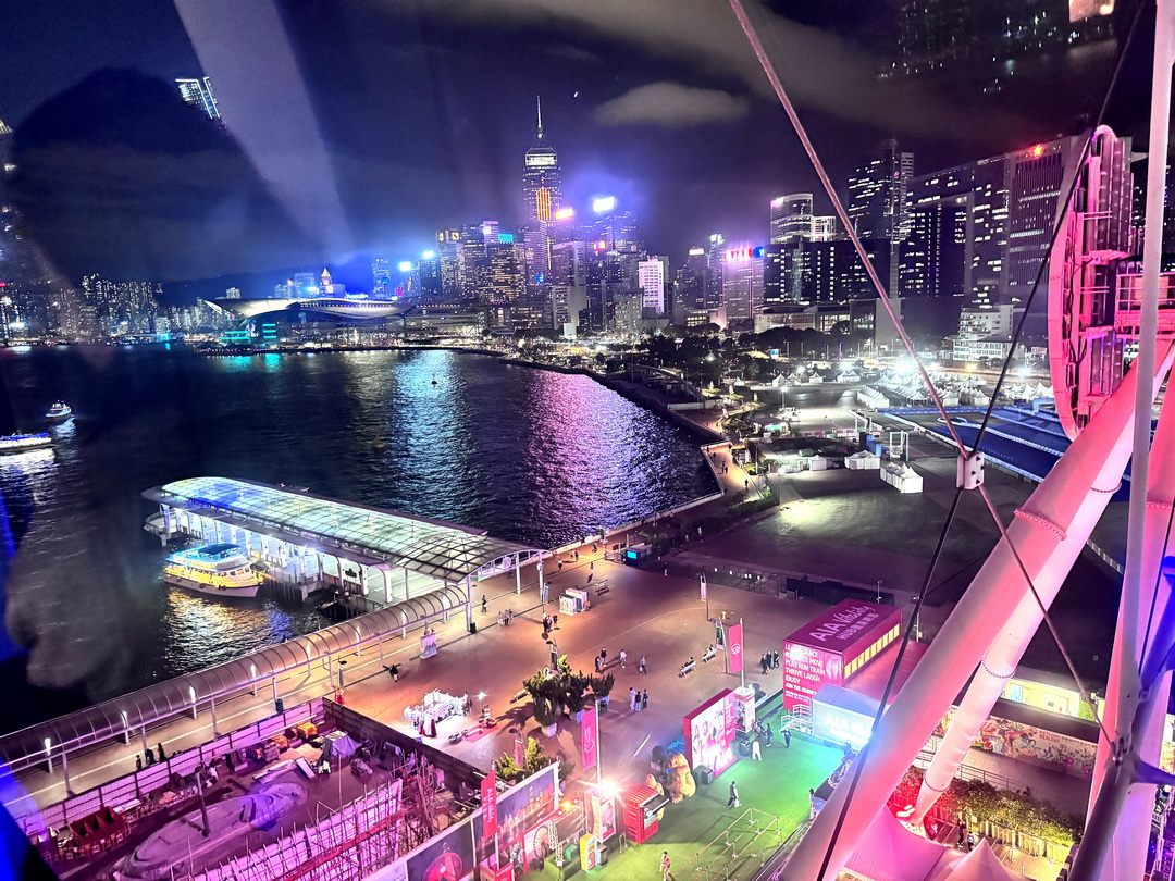 香港摩天輪|中環必玩景點!20元港幣搭上高空賞維多利亞港夜景,還有可愛造景好拍好玩 @猴屁的異想世界 香港摩天輪|中環必玩景點!20元港幣搭上高空賞維多利亞港夜景,還有可愛造景好拍好玩 @猴屁的異想世界