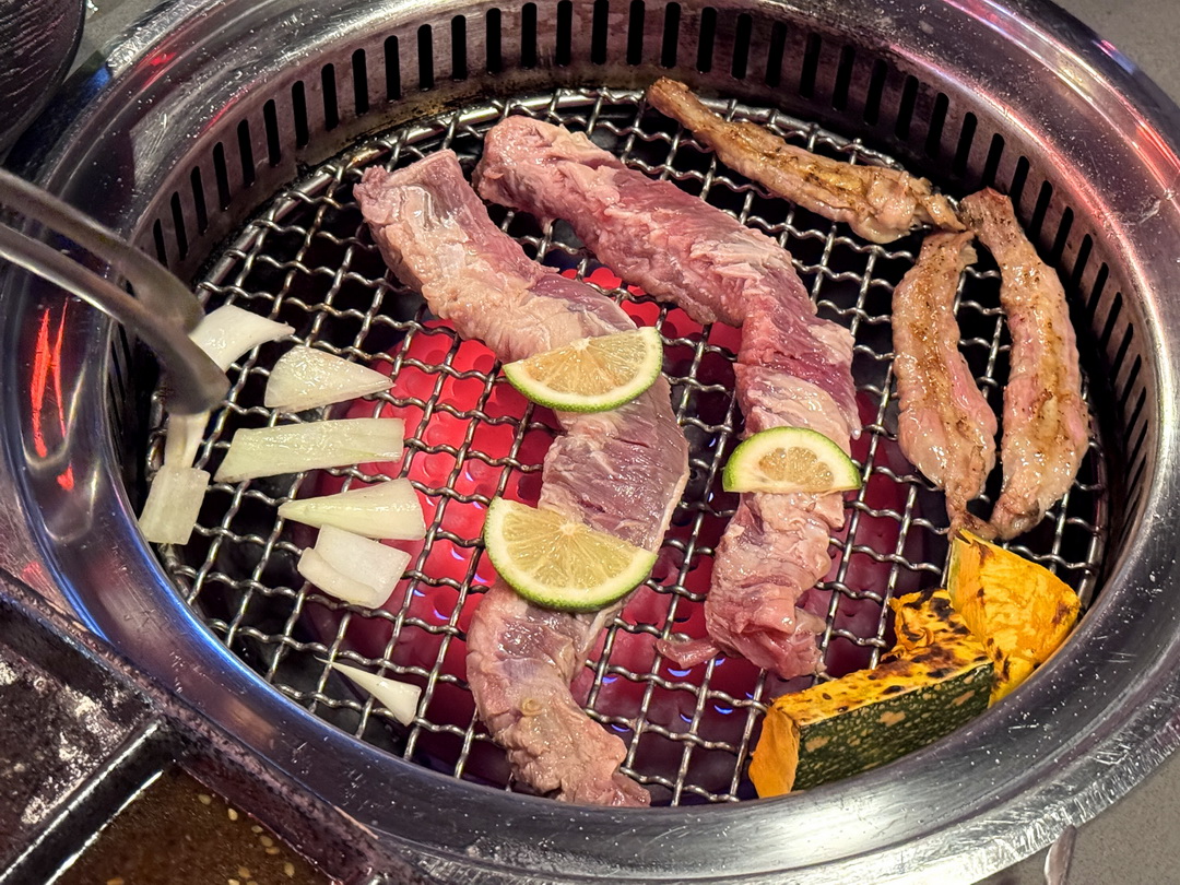 【紅桧燒肉鍋物】太平高質感單點燒肉,火鍋料自助吧吃到飽+調酒喝到飽 @猴屁的異想世界 【紅桧燒肉鍋物】太平高質感單點燒肉,火鍋料自助吧吃到飽+調酒喝到飽 @猴屁的異想世界