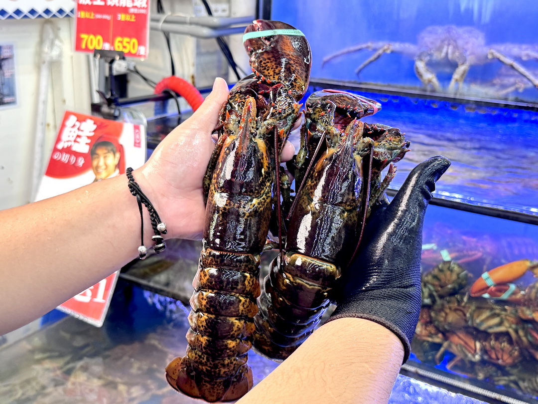 阿布潘水產|台中超狂海鮮市集,現撈龍蝦、生蠔、帝王蟹,中秋烤肉一站買齊! @猴屁的異想世界 阿布潘水產|台中超狂海鮮市集,現撈龍蝦、生蠔、帝王蟹,中秋烤肉一站買齊! @猴屁的異想世界