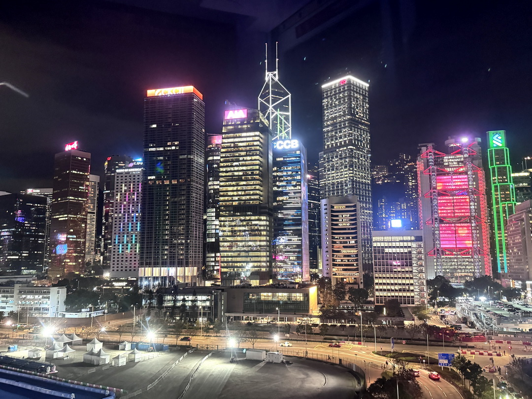 香港摩天輪|中環必玩景點!20元港幣搭上高空賞維多利亞港夜景,還有可愛造景好拍好玩 @猴屁的異想世界 香港摩天輪|中環必玩景點!20元港幣搭上高空賞維多利亞港夜景,還有可愛造景好拍好玩 @猴屁的異想世界