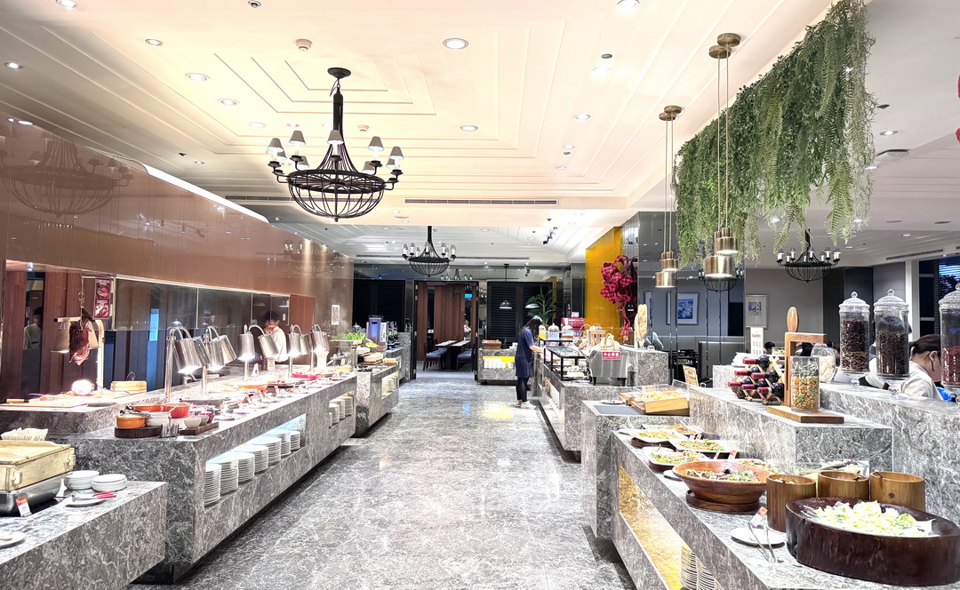 【新竹老爺酒店Le Café自助餐】氣派裝潢高質感Buffet,必吃爐烤牛排、生魚片、哈根達斯! @猴屁的異想世界 【新竹老爺酒店Le Café自助餐】氣派裝潢高質感Buffet,必吃爐烤牛排、生魚片、哈根達斯! @猴屁的異想世界