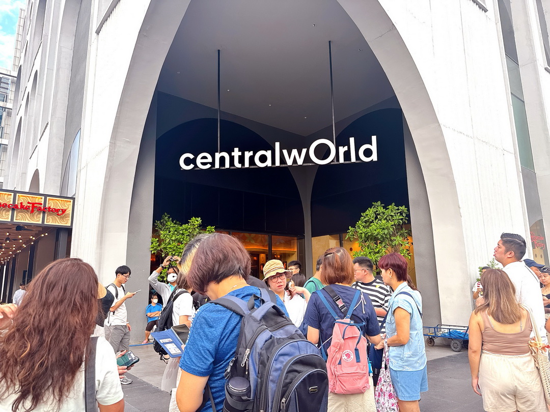 泰國北碧府一日遊｜野生動物園餵長頸鹿、看大象鱷魚表演，死亡鐵路＆桂河大橋拍照 @猴屁的異想世界