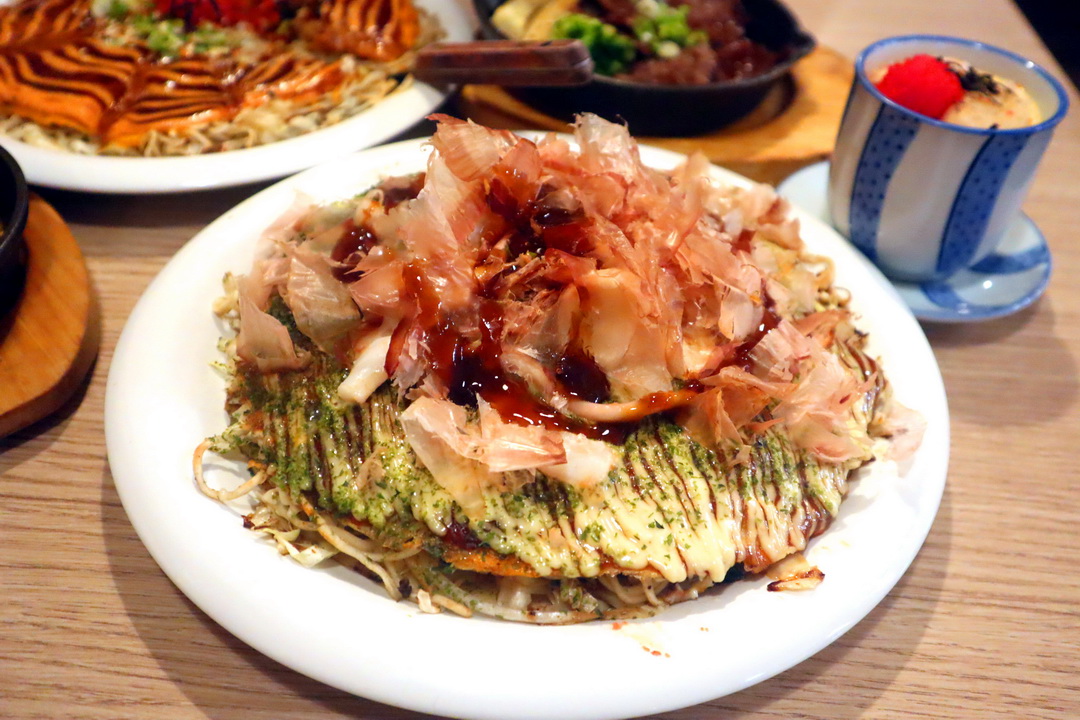 友鐵廣島燒專門店|台中日式廣島燒推薦,現點現做鐵板料理,明太子廣島燒超邪惡! @猴屁的異想世界 友鐵廣島燒專門店|台中日式廣島燒推薦,現點現做鐵板料理,明太子廣島燒超邪惡! @猴屁的異想世界