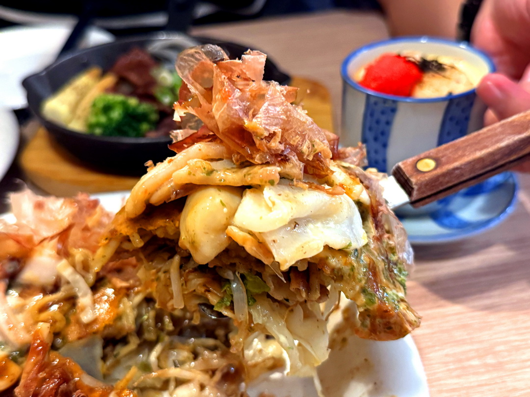 友鐵廣島燒專門店|台中日式廣島燒推薦,現點現做鐵板料理,明太子廣島燒超邪惡! @猴屁的異想世界 友鐵廣島燒專門店|台中日式廣島燒推薦,現點現做鐵板料理,明太子廣島燒超邪惡! @猴屁的異想世界