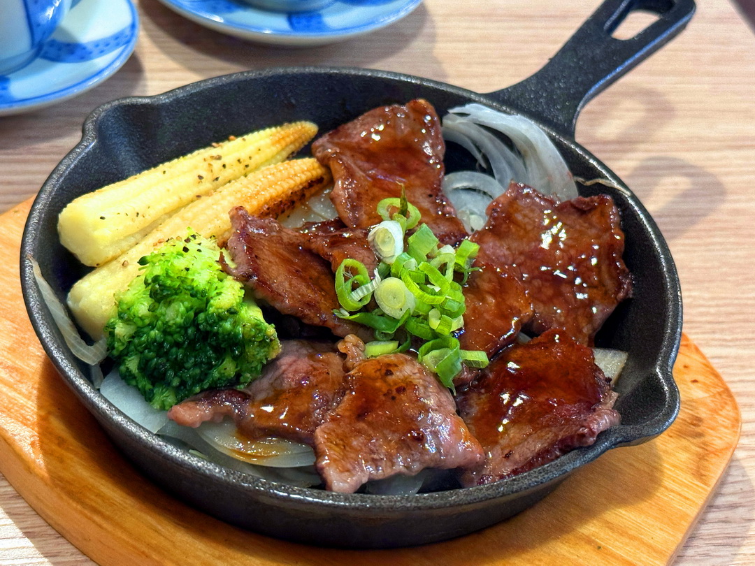 友鐵廣島燒專門店|台中日式廣島燒推薦,現點現做鐵板料理,明太子廣島燒超邪惡! @猴屁的異想世界 友鐵廣島燒專門店|台中日式廣島燒推薦,現點現做鐵板料理,明太子廣島燒超邪惡! @猴屁的異想世界