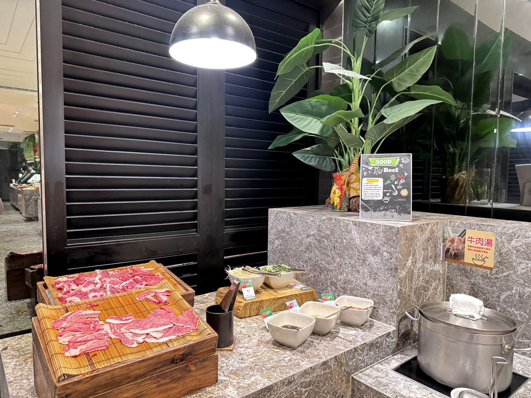 【新竹老爺酒店Le Café自助餐】氣派裝潢高質感Buffet,必吃爐烤牛排、生魚片、哈根達斯! @猴屁的異想世界 【新竹老爺酒店Le Café自助餐】氣派裝潢高質感Buffet,必吃爐烤牛排、生魚片、哈根達斯! @猴屁的異想世界