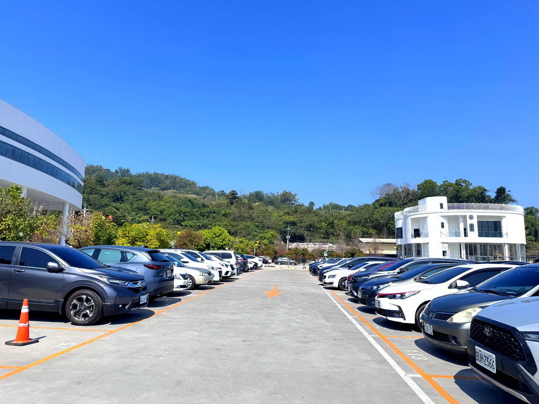九九峰動物樂園|南投親子景點推薦!笑笑羊、鸚鵡近距離互動,還有恐龍園區、美食街超豐富 @猴屁的異想世界 九九峰動物樂園|南投親子景點推薦!笑笑羊、鸚鵡近距離互動,還有恐龍園區、美食街超豐富 @猴屁的異想世界