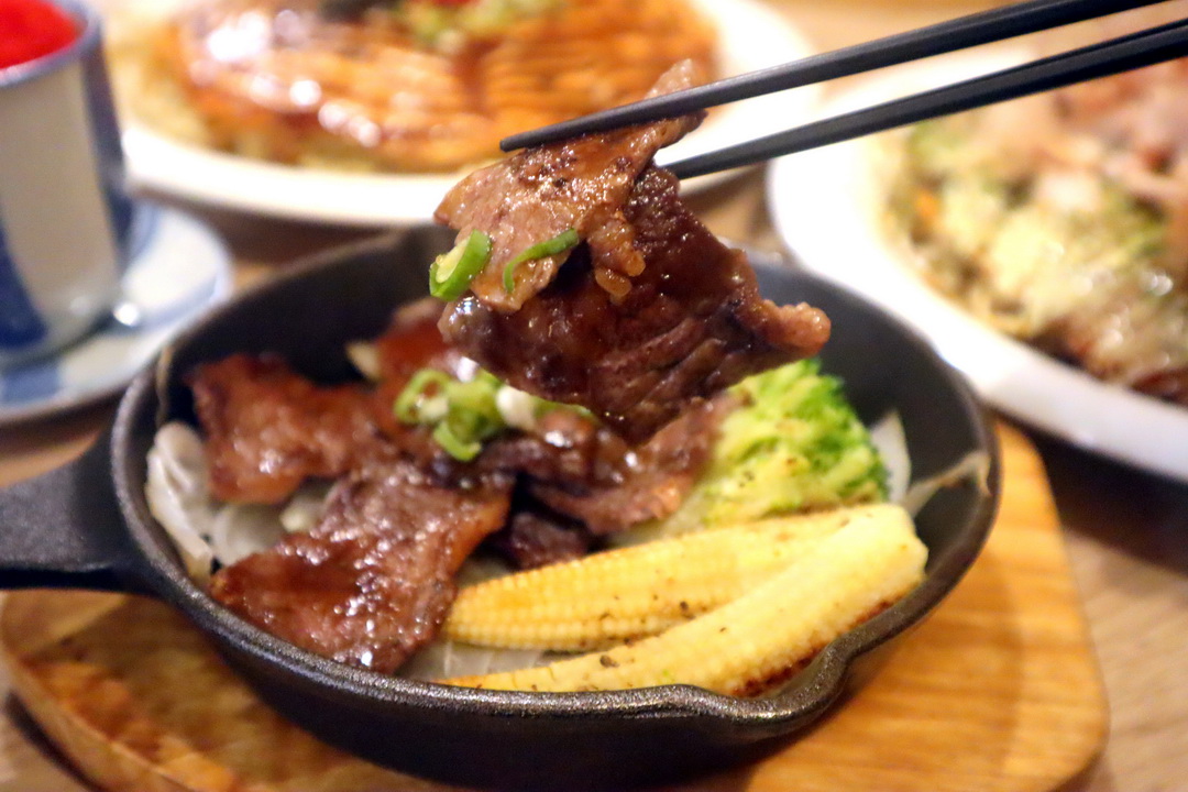 友鐵廣島燒專門店|台中日式廣島燒推薦,現點現做鐵板料理,明太子廣島燒超邪惡! @猴屁的異想世界 友鐵廣島燒專門店|台中日式廣島燒推薦,現點現做鐵板料理,明太子廣島燒超邪惡! @猴屁的異想世界