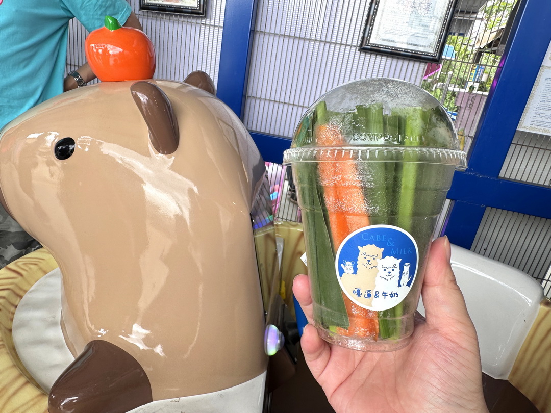 嘎逼&牛奶互動園區|高雄親子景點推薦,水豚、草泥馬、狐蒙、貓狗互動超療癒 @猴屁的異想世界 嘎逼&牛奶互動園區|高雄親子景點推薦,水豚、草泥馬、狐蒙、貓狗互動超療癒 @猴屁的異想世界