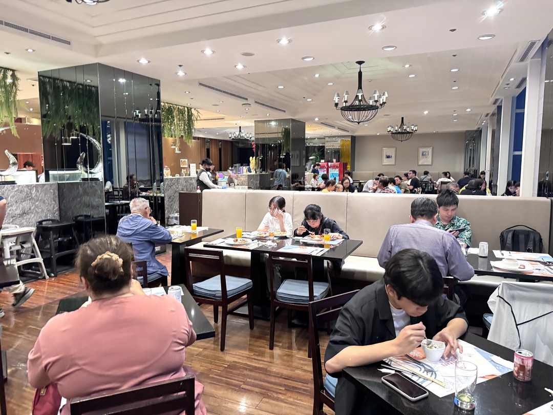 【新竹老爺酒店Le Café自助餐】氣派裝潢高質感Buffet,必吃爐烤牛排、生魚片、哈根達斯! @猴屁的異想世界 【新竹老爺酒店Le Café自助餐】氣派裝潢高質感Buffet,必吃爐烤牛排、生魚片、哈根達斯! @猴屁的異想世界