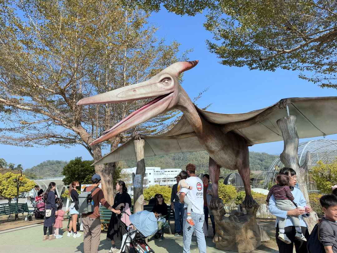 九九峰動物樂園|南投親子景點推薦!笑笑羊、鸚鵡近距離互動,還有恐龍園區、美食街超豐富 @猴屁的異想世界 九九峰動物樂園|南投親子景點推薦!笑笑羊、鸚鵡近距離互動,還有恐龍園區、美食街超豐富 @猴屁的異想世界