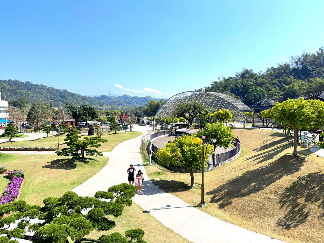 九九峰動物樂園|南投親子景點推薦!笑笑羊、鸚鵡近距離互動,還有恐龍園區、美食街超豐富 @猴屁的異想世界 九九峰動物樂園|南投親子景點推薦!笑笑羊、鸚鵡近距離互動,還有恐龍園區、美食街超豐富 @猴屁的異想世界