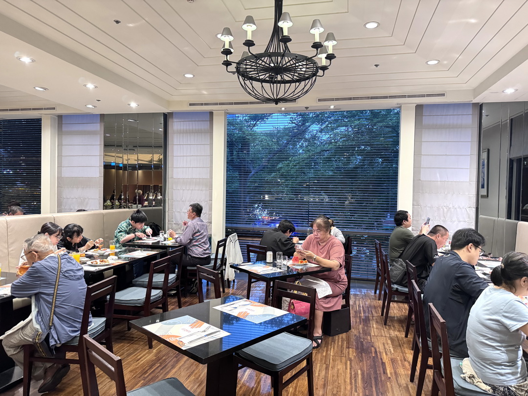 【新竹老爺酒店Le Café自助餐】氣派裝潢高質感Buffet,必吃爐烤牛排、生魚片、哈根達斯! @猴屁的異想世界 【新竹老爺酒店Le Café自助餐】氣派裝潢高質感Buffet,必吃爐烤牛排、生魚片、哈根達斯! @猴屁的異想世界