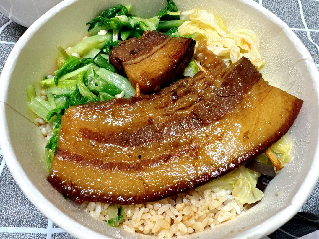 曉迪筒仔米糕|南機場夜市超人氣排隊美食,必吃筒仔米糕、魯肉飯、魯爌肉便當! @猴屁的異想世界 曉迪筒仔米糕|南機場夜市超人氣排隊美食,必吃筒仔米糕、魯肉飯、魯爌肉便當! @猴屁的異想世界