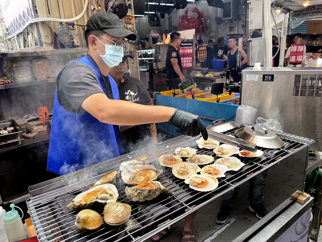 阿布潘水產|台中超狂海鮮市集,現撈龍蝦、生蠔、帝王蟹,中秋烤肉一站買齊! @猴屁的異想世界 阿布潘水產|台中超狂海鮮市集,現撈龍蝦、生蠔、帝王蟹,中秋烤肉一站買齊! @猴屁的異想世界