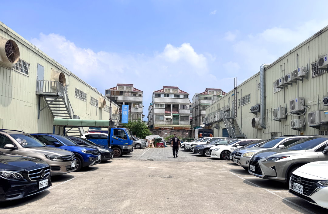 阿布潘水產|台中超狂海鮮市集,現撈龍蝦、生蠔、帝王蟹,中秋烤肉一站買齊! @猴屁的異想世界 阿布潘水產|台中超狂海鮮市集,現撈龍蝦、生蠔、帝王蟹,中秋烤肉一站買齊! @猴屁的異想世界