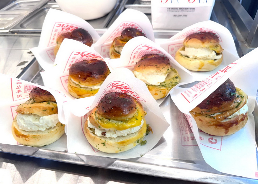【首爾廣藏市場美食】GARLIC BOY香蒜麵包,爆紅乳酪蒜香麵包必吃,超浮誇餡料排隊也要買! @猴屁的異想世界 【首爾廣藏市場美食】GARLIC BOY香蒜麵包,爆紅乳酪蒜香麵包必吃,超浮誇餡料排隊也要買! @猴屁的異想世界