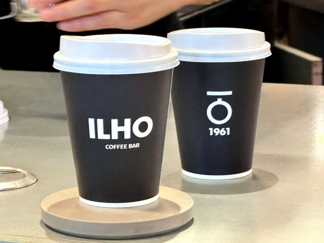 【首爾廣藏市場】人氣爆紅ILHO Coffee，大排隊也要喝的冠軍咖啡，店員顏值超高！ @猴屁的異想世界