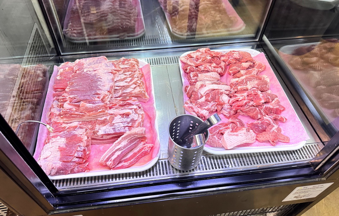 荒謬的生肉弘大店|弘大超狂烤肉吃到飽,每人只要17900韓元,三層肉、梅花肉無限續! @猴屁的異想世界 荒謬的生肉弘大店|弘大超狂烤肉吃到飽,每人只要17900韓元,三層肉、梅花肉無限續! @猴屁的異想世界