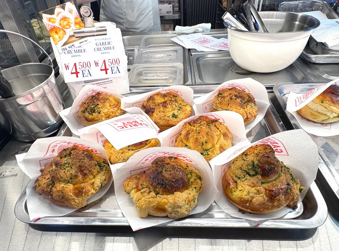 【首爾廣藏市場美食】GARLIC BOY香蒜麵包,爆紅乳酪蒜香麵包必吃,超浮誇餡料排隊也要買! @猴屁的異想世界 【首爾廣藏市場美食】GARLIC BOY香蒜麵包,爆紅乳酪蒜香麵包必吃,超浮誇餡料排隊也要買! @猴屁的異想世界