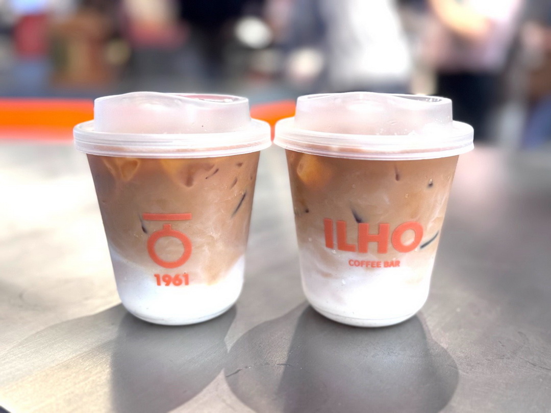 【首爾廣藏市場】人氣爆紅ILHO Coffee，大排隊也要喝的冠軍咖啡，店員顏值超高！ @猴屁的異想世界