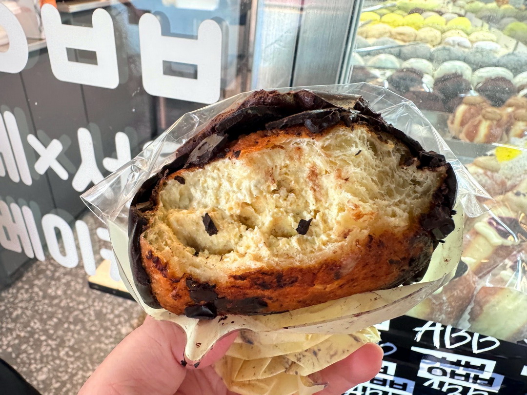 Abebe Bakery Seoul|從濟州紅到首爾的爆紅麵包店,必吃巧克力香蕉布丁口味 @猴屁的異想世界 Abebe Bakery Seoul|從濟州紅到首爾的爆紅麵包店,必吃巧克力香蕉布丁口味 @猴屁的異想世界