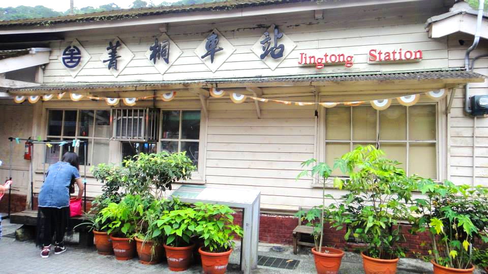 楊家雞捲|菁桐老街平溪線人氣美食,Super Junior也來取景!雞捲超特別,還有魯肉飯與肉羹湯 @猴屁的異想世界 楊家雞捲|菁桐老街平溪線人氣美食,Super Junior也來取景!雞捲超特別,還有魯肉飯與肉羹湯 @猴屁的異想世界