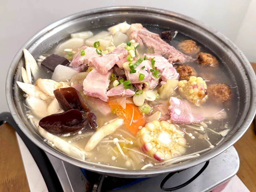 士官長野地餐廳|台中無菜單吃到飽只要400元!土官長酸菜白肉鍋、手工蔥油餅、湖南臘味超澎湃 @猴屁的異想世界 士官長野地餐廳|台中無菜單吃到飽只要400元!土官長酸菜白肉鍋、手工蔥油餅、湖南臘味超澎湃 @猴屁的異想世界