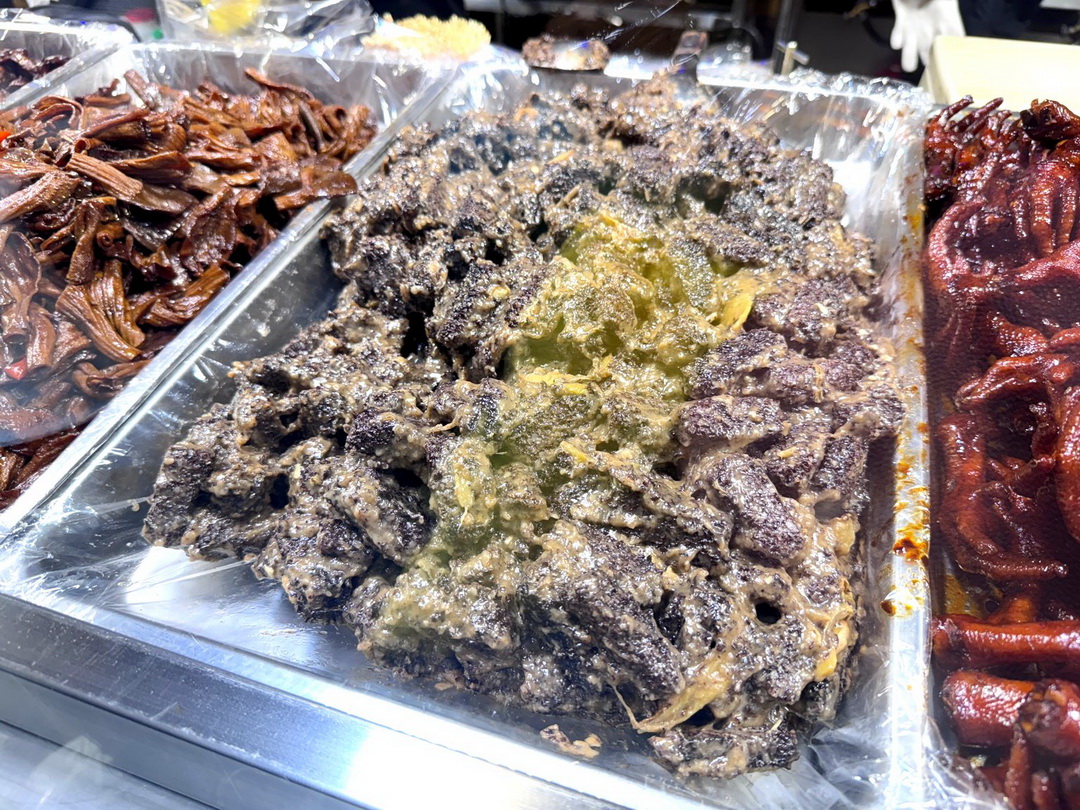 【二師兄古早味滷味】台南花園夜市排隊名店，雞翅、甜不辣、鴨翅滷到入味香氣爆棚 @猴屁的異想世界