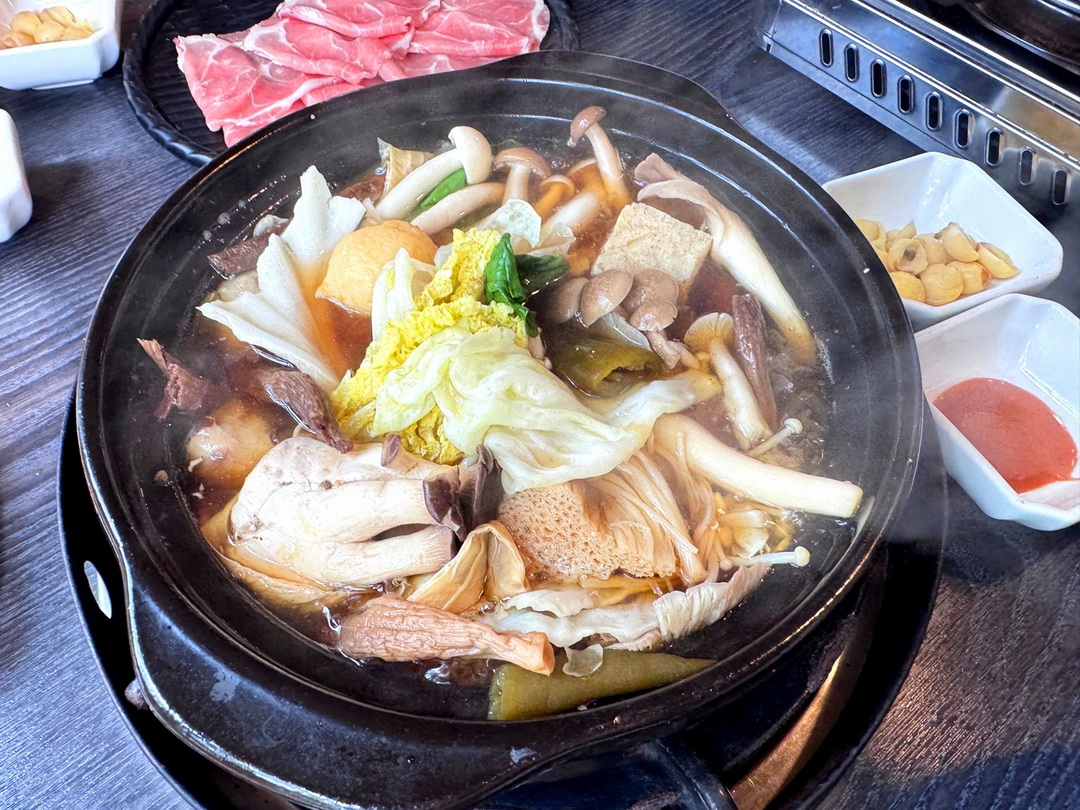 菇神新社店|台中新社人氣餐廳,米其林必比登連5年推薦,必吃香菇火鍋、炸菇、熱炒推薦 @猴屁的異想世界 菇神新社店|台中新社人氣餐廳,米其林必比登連5年推薦,必吃香菇火鍋、炸菇、熱炒推薦 @猴屁的異想世界