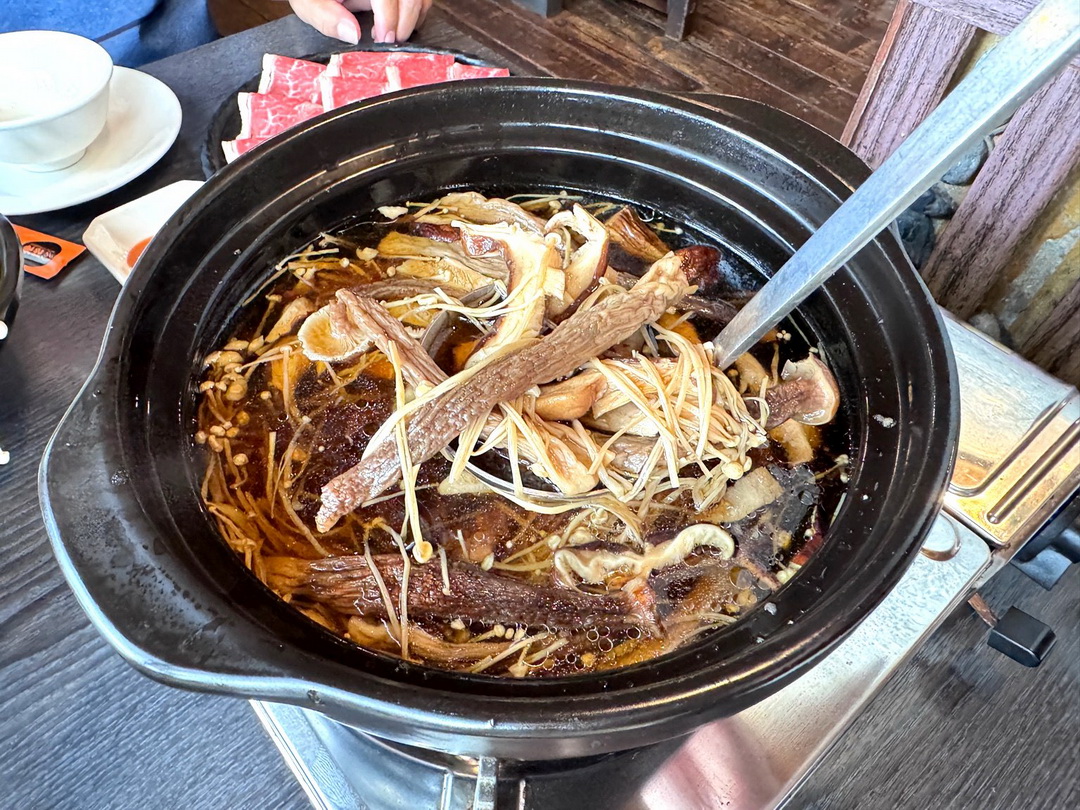 菇神新社店|台中新社人氣餐廳,米其林必比登連5年推薦,必吃香菇火鍋、炸菇、熱炒推薦 @猴屁的異想世界 菇神新社店|台中新社人氣餐廳,米其林必比登連5年推薦,必吃香菇火鍋、炸菇、熱炒推薦 @猴屁的異想世界