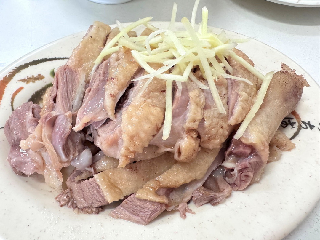 【鴨肉和】高雄超人氣鴨肉飯，排隊人潮滿滿，鴨肉湯一整隻腿超澎湃 @猴屁的異想世界