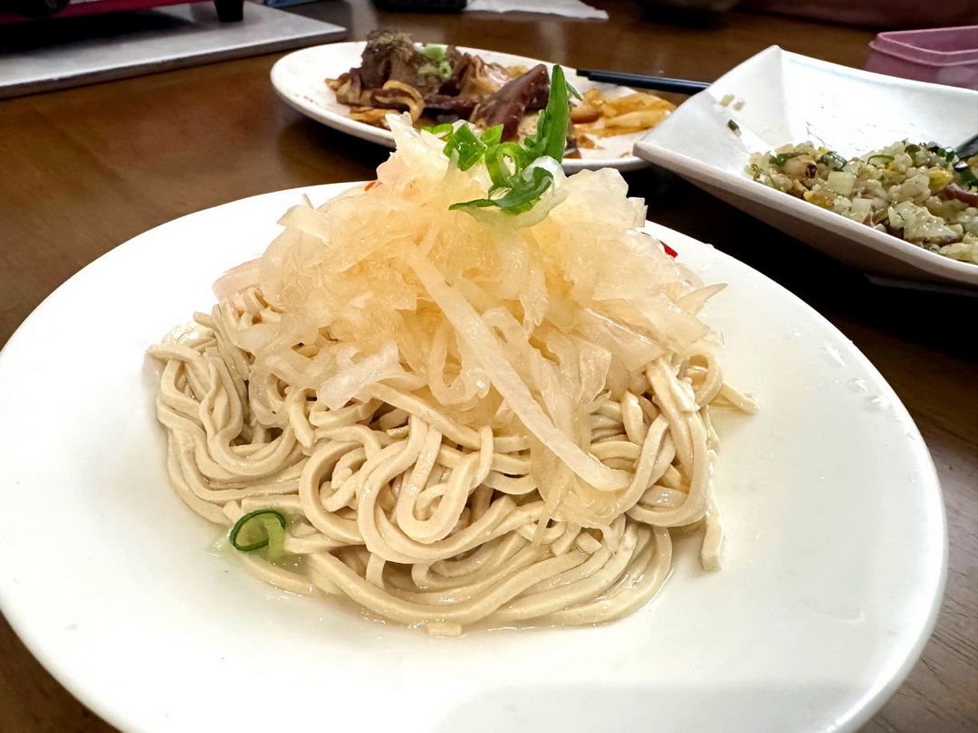 士官長野地餐廳|台中無菜單吃到飽只要400元!土官長酸菜白肉鍋、手工蔥油餅、湖南臘味超澎湃 @猴屁的異想世界 士官長野地餐廳|台中無菜單吃到飽只要400元!土官長酸菜白肉鍋、手工蔥油餅、湖南臘味超澎湃 @猴屁的異想世界