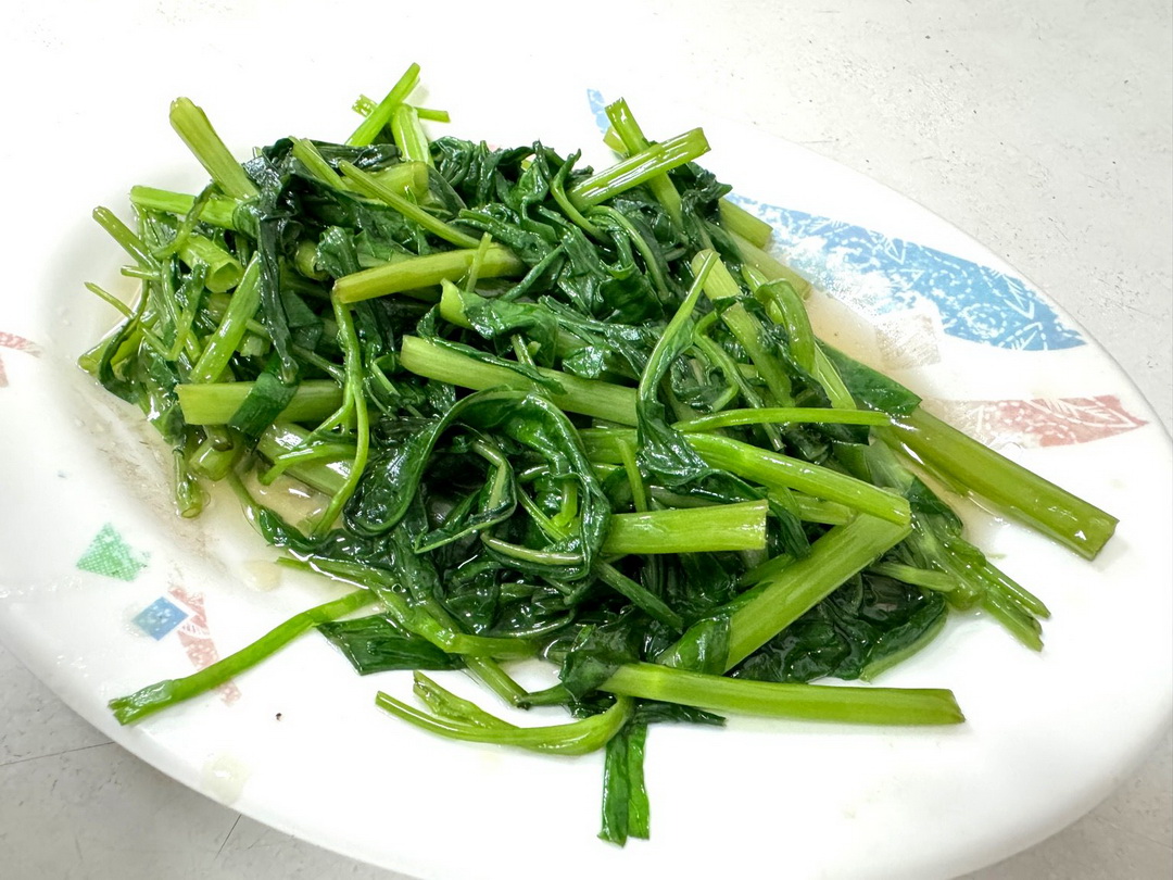 【鴨肉和】高雄超人氣鴨肉飯，排隊人潮滿滿，鴨肉湯一整隻腿超澎湃 @猴屁的異想世界