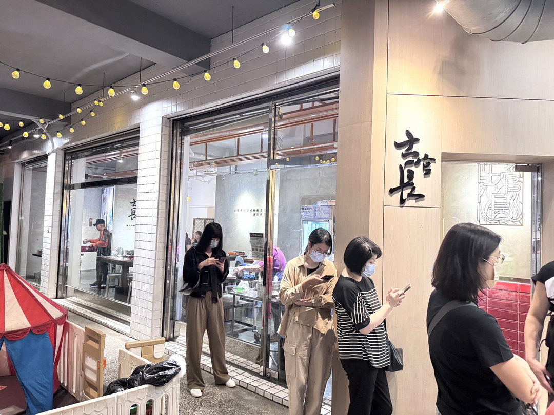 士官長野地餐廳|台中無菜單吃到飽只要400元!土官長酸菜白肉鍋、手工蔥油餅、湖南臘味超澎湃 @猴屁的異想世界 士官長野地餐廳|台中無菜單吃到飽只要400元!土官長酸菜白肉鍋、手工蔥油餅、湖南臘味超澎湃 @猴屁的異想世界