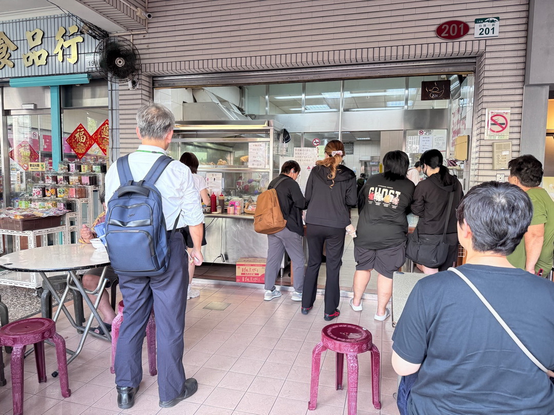 【侯記鴨肉飯】高雄必比登推薦老字號鴨肉飯，在地人激推40年人氣美食，鴨肉香嫩飯香四溢 @猴屁的異想世界