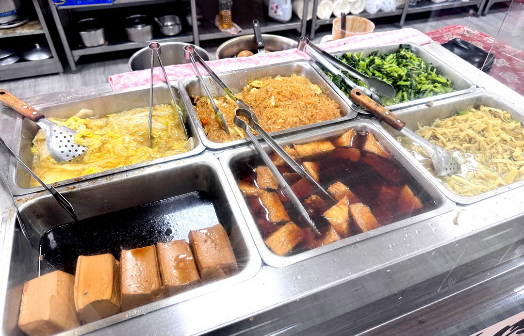 饡味軒嘉義火雞肉飯|台中超人氣平價便當店,道地嘉義口味火雞肉飯、滷肉飯必吃! @猴屁的異想世界 饡味軒嘉義火雞肉飯|台中超人氣平價便當店,道地嘉義口味火雞肉飯、滷肉飯必吃! @猴屁的異想世界