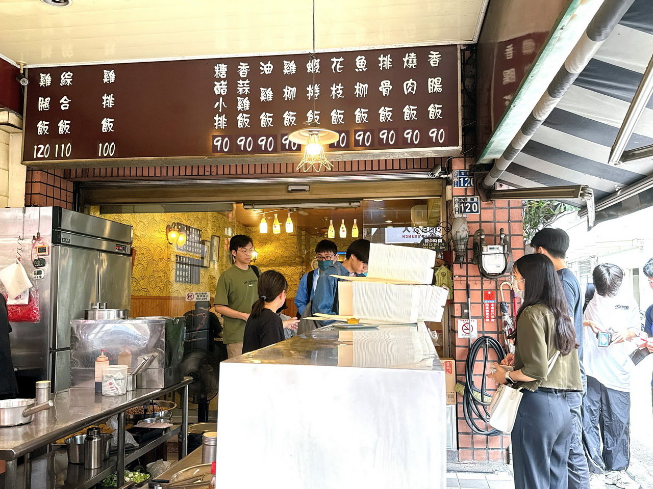 鄭二家快餐|雞排比便當還大,超大雞排便當只要100元CP值超高,台中逢甲便當推薦 @猴屁的異想世界 鄭二家快餐|雞排比便當還大,超大雞排便當只要100元CP值超高,台中逢甲便當推薦 @猴屁的異想世界