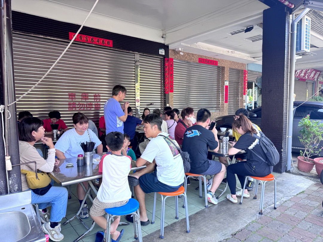 【鴨肉和】高雄超人氣鴨肉飯，排隊人潮滿滿，鴨肉湯一整隻腿超澎湃 @猴屁的異想世界