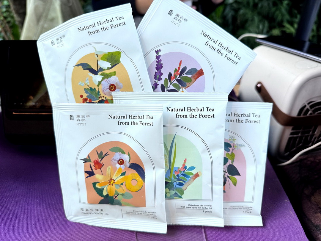 台中景點推薦｜新社薰衣草森林夢幻花海好好拍，門票可換茶包5包，冰淇淋買一送一超划算 @猴屁的異想世界
