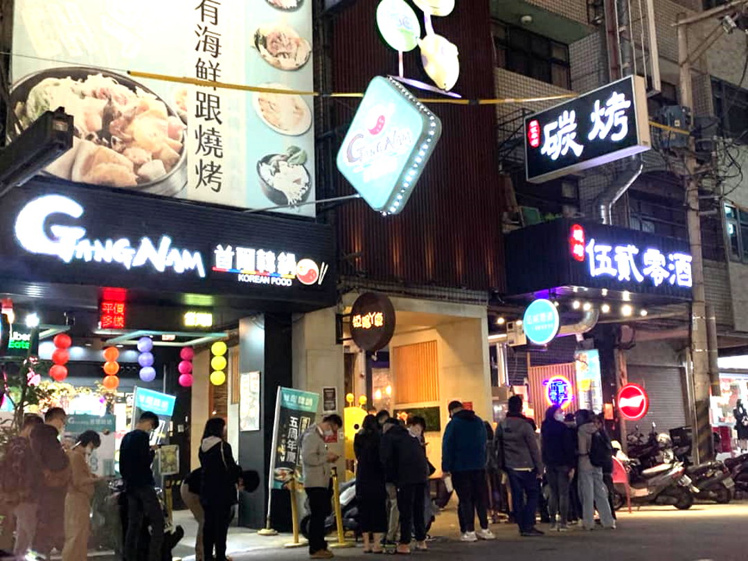短腿阿鹿逢甲店｜台中必買人氣曲奇餅伴手禮，每人限購5盒排隊也要買！巧克力口味限定販售 @猴屁的異想世界