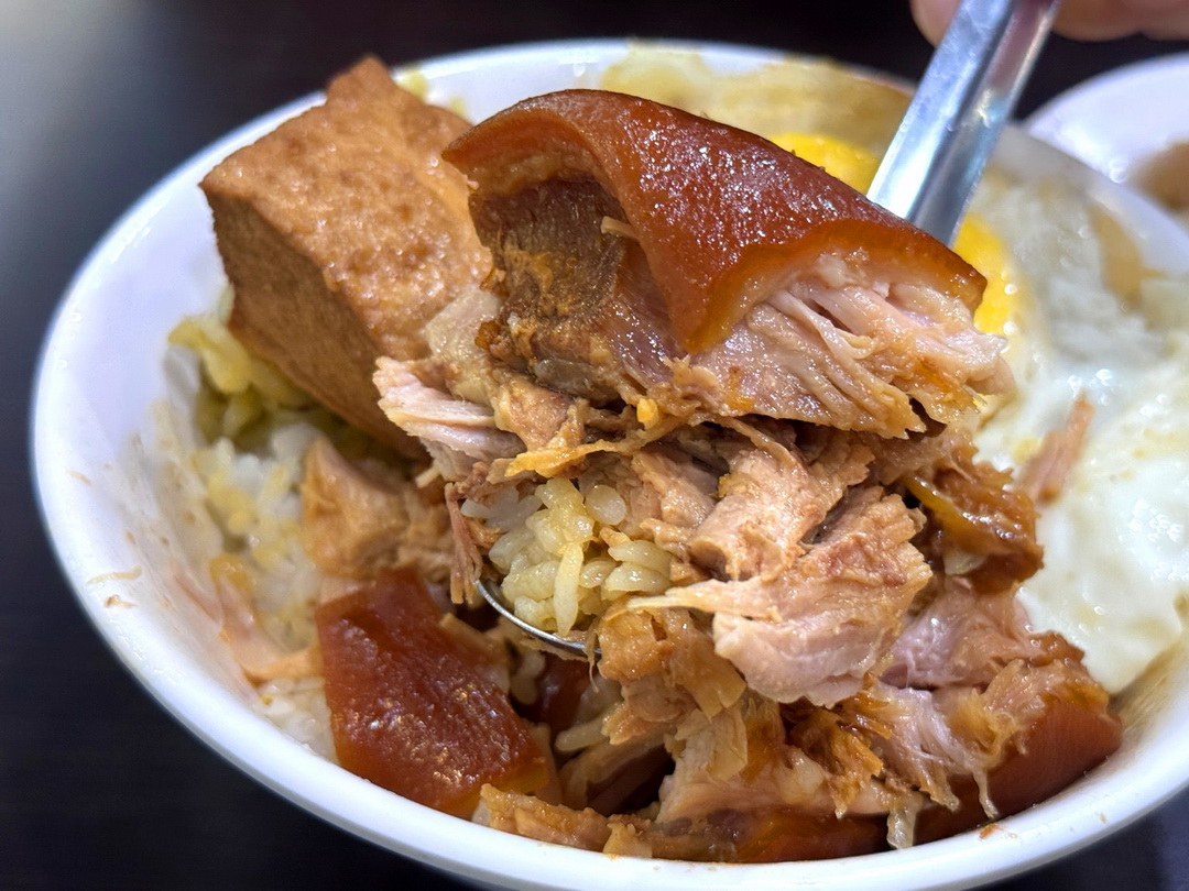 【君腿庫飯】高雄在地人激推腿庫飯老店,肥瘦剛好滷得超入味,蒸蛋飯滑嫩必點! @猴屁的異想世界 【君腿庫飯】高雄在地人激推腿庫飯老店,肥瘦剛好滷得超入味,蒸蛋飯滑嫩必點! @猴屁的異想世界