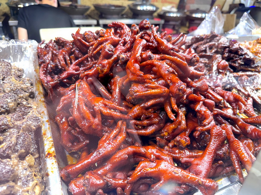【二師兄古早味滷味】台南花園夜市排隊名店，雞翅、甜不辣、鴨翅滷到入味香氣爆棚 @猴屁的異想世界