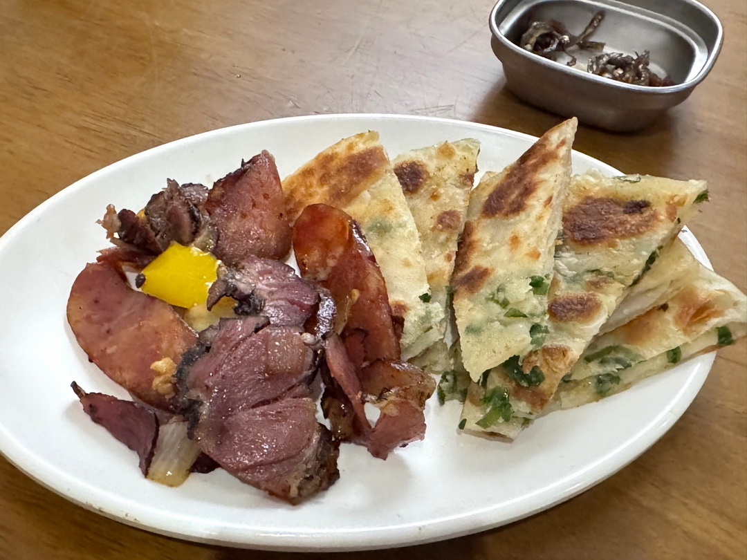 士官長野地餐廳|台中無菜單吃到飽只要400元!土官長酸菜白肉鍋、手工蔥油餅、湖南臘味超澎湃 @猴屁的異想世界 士官長野地餐廳|台中無菜單吃到飽只要400元!土官長酸菜白肉鍋、手工蔥油餅、湖南臘味超澎湃 @猴屁的異想世界