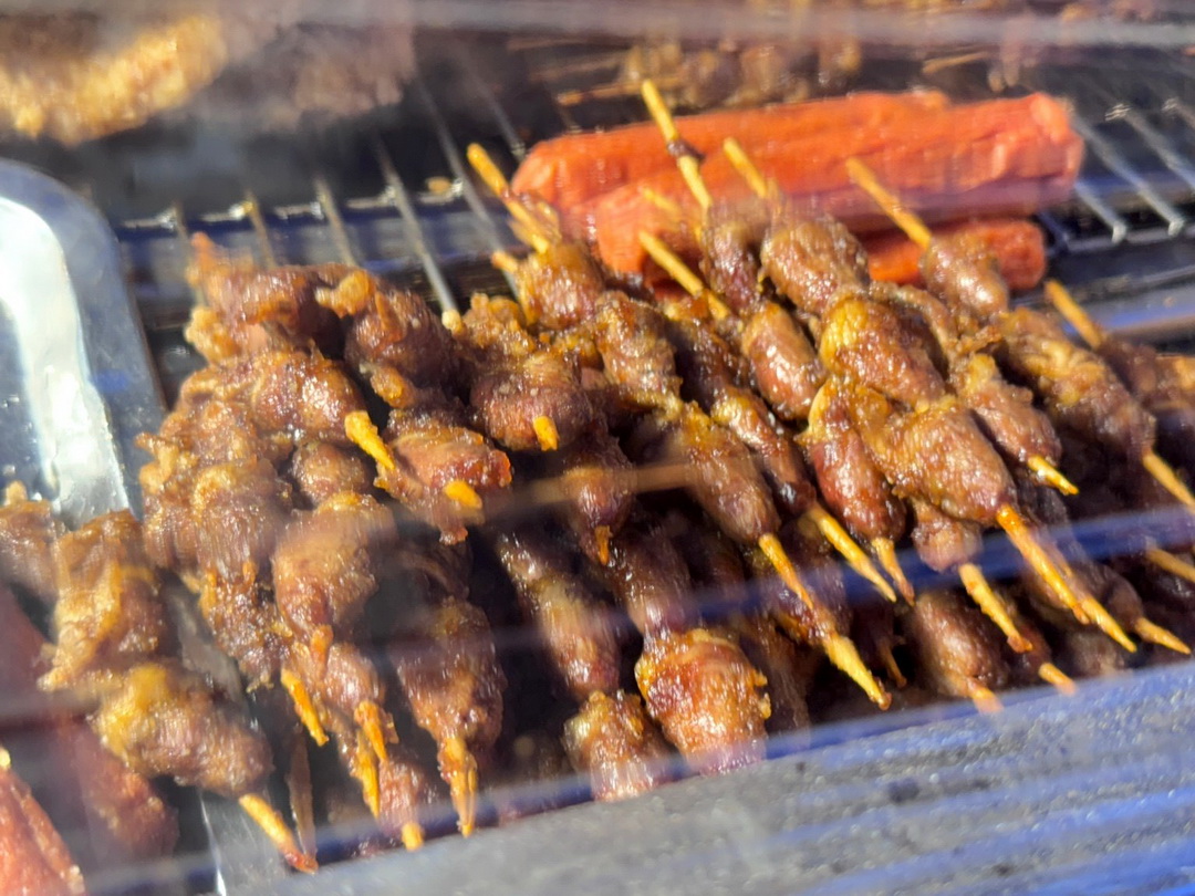 【統大碳烤香雞排】台南花園夜市超人氣排隊雞排店,外酥內嫩超香,雞肉香腸、雞心串通通必吃! @猴屁的異想世界 【統大碳烤香雞排】台南花園夜市超人氣排隊雞排店,外酥內嫩超香,雞肉香腸、雞心串通通必吃! @猴屁的異想世界