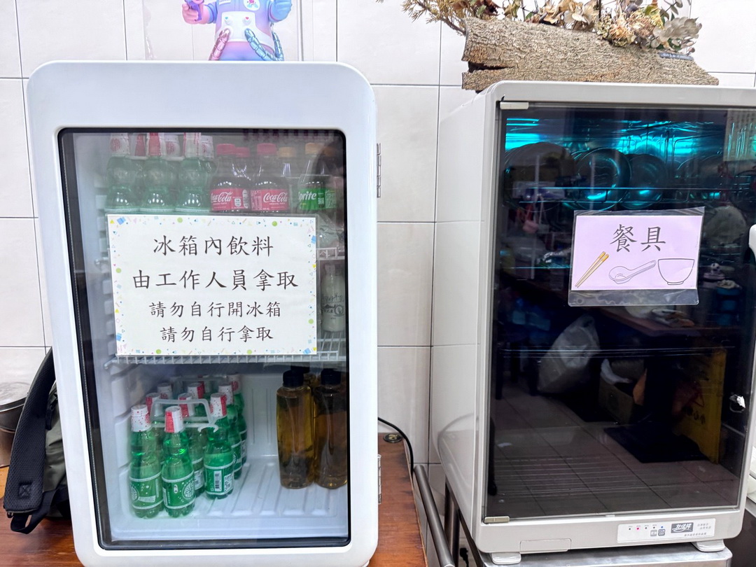 【侯記鴨肉飯】高雄必比登推薦老字號鴨肉飯，在地人激推40年人氣美食，鴨肉香嫩飯香四溢 @猴屁的異想世界