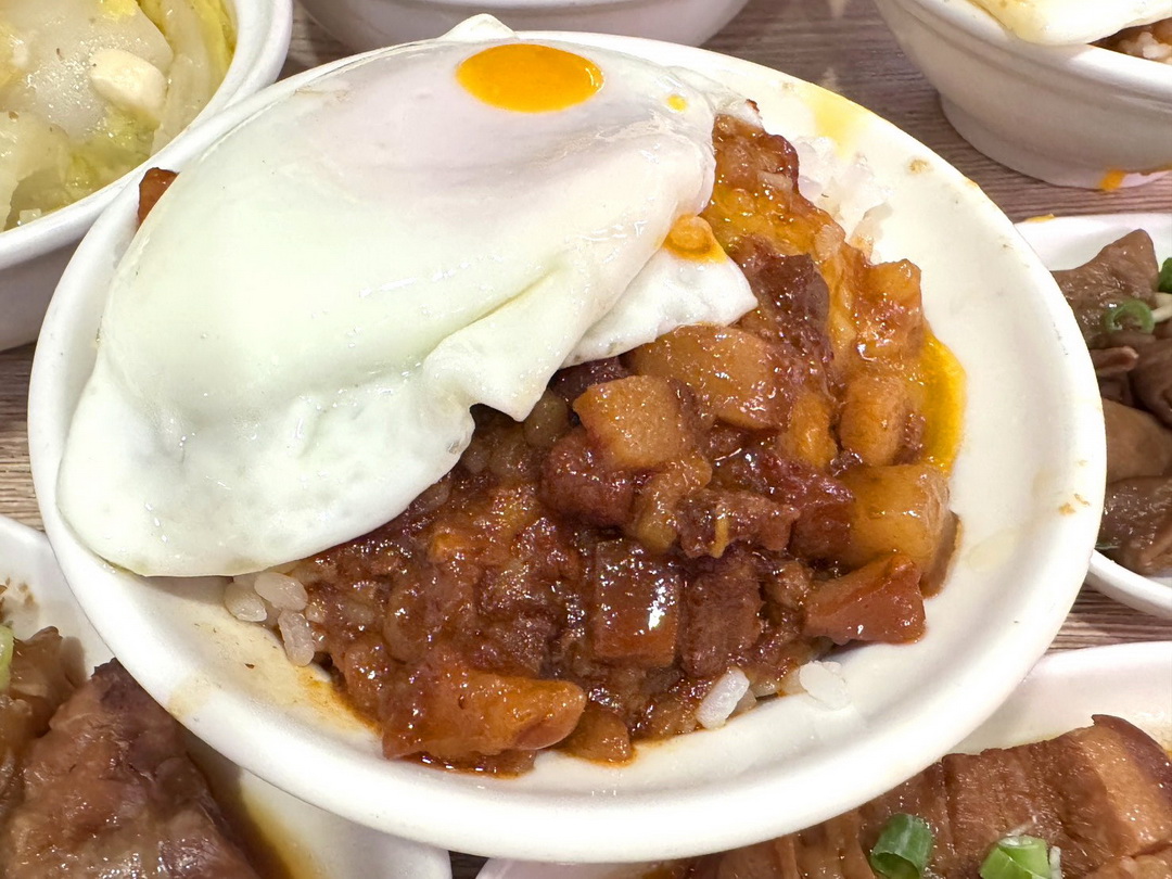【弘記肉燥飯舖】高雄必吃米其林必比登推薦,連續4年上榜的超人氣肉燥飯! @猴屁的異想世界 【弘記肉燥飯舖】高雄必吃米其林必比登推薦,連續4年上榜的超人氣肉燥飯! @猴屁的異想世界